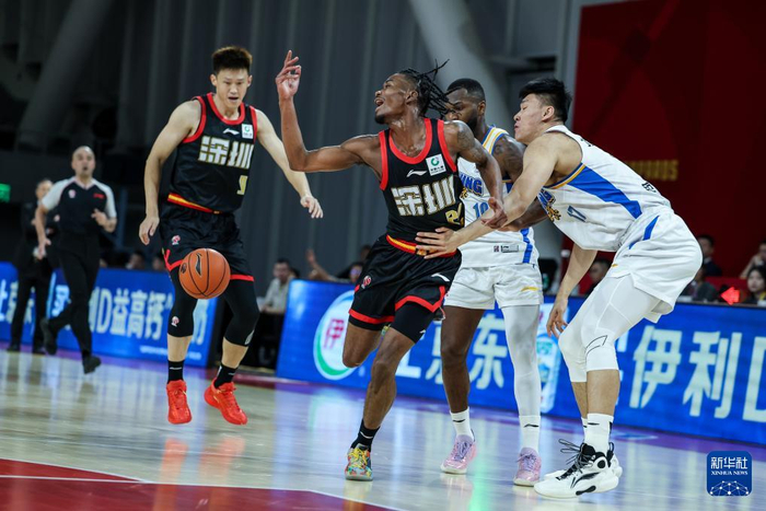 清晨深圳男篮调整名单以备CBA常规赛，手感冰凉环节打磨，赛场秩序良好，身体对抗强度拉满的简单介绍